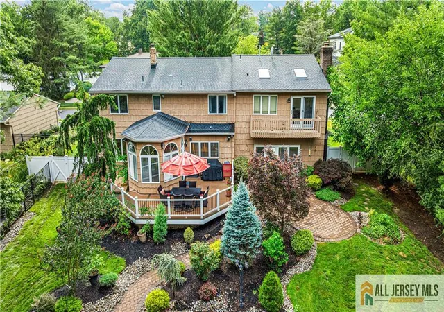 Photo 2 of Single family home for sale at 6 Limoli Ct, Edison, NJ 08820 | MLS# 2662394M | Listing updated on 2026-08-31