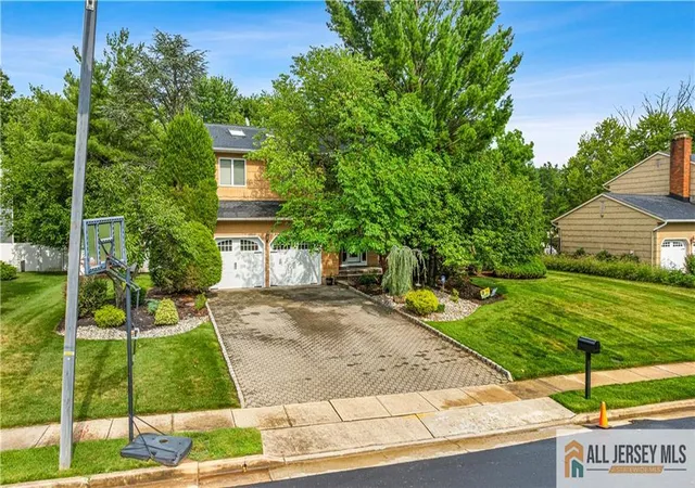 Photo 3 of Single family home for sale at 6 Limoli Ct, Edison, NJ 08820 | MLS# 2662394M | Listing updated on 2026-08-31