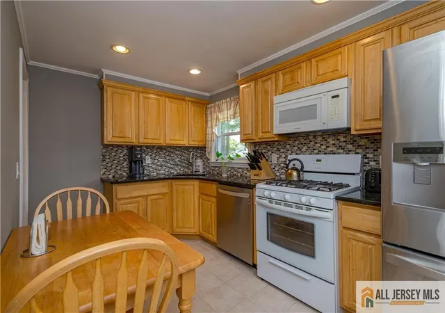 Photo 3 of Single family home for sale at 4 Ruth Pl, Middlesex, NJ 08846 | MLS# 2770209M | Listing updated on 2026-08-30