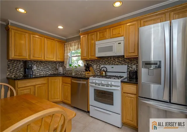 Photo 3 of Single family home for sale at 4 Ruth Pl, Middlesex, NJ 08846 | MLS# 2770209M | Listing updated on 2026-08-30