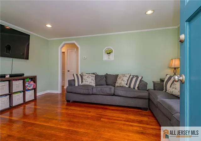 Photo 4 of Single family home for sale at 4 Ruth Pl, Middlesex, NJ 08846 | MLS# 2770209M | Listing updated on 2026-08-30