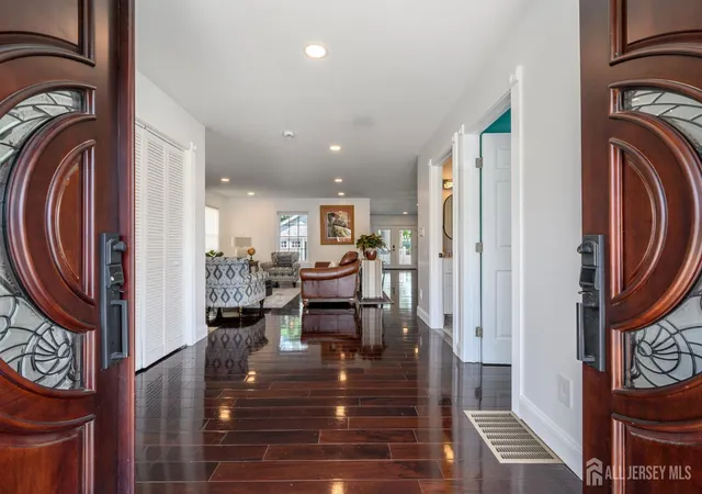Photo 3 of Single family home for sale at 289 Indiana St, Union, NJ 07083 | MLS# 2603626R | Listing updated on 2025-12-16