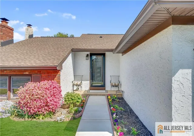 Listing Photo 4 - Condo for sale in building located at 10 Dancaster Ct, Sayreville, NJ 08872 - Unit #3410