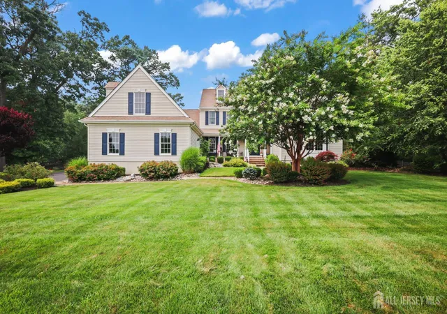 Photo 3 of Single family home for sale at 4 Breckenridge Ct, Freehold, NJ 07728 | MLS# 2701437R | Listing updated on 2026-09-11