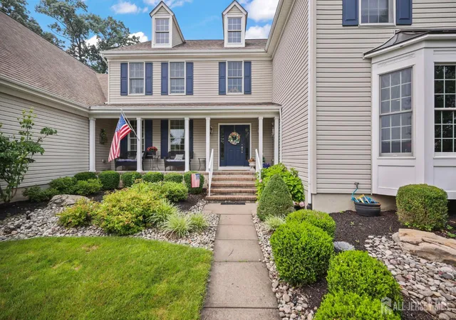 Photo 4 of Single family home for sale at 4 Breckenridge Ct, Freehold, NJ 07728 | MLS# 2701437R | Listing updated on 2026-09-11