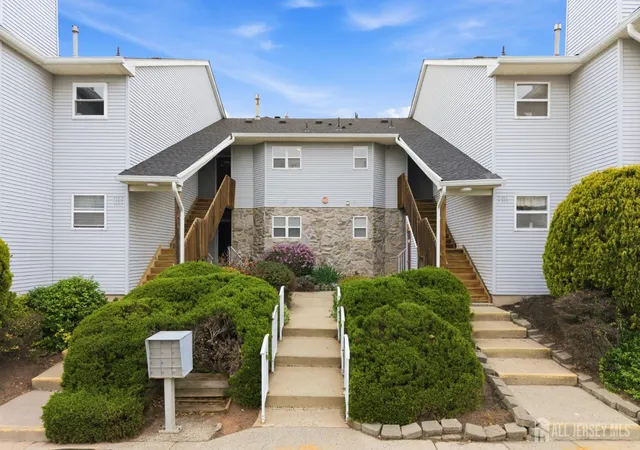 1st image of 194 Bexley Ln, Piscataway, NJ 08854 | MLS# 2618321R
