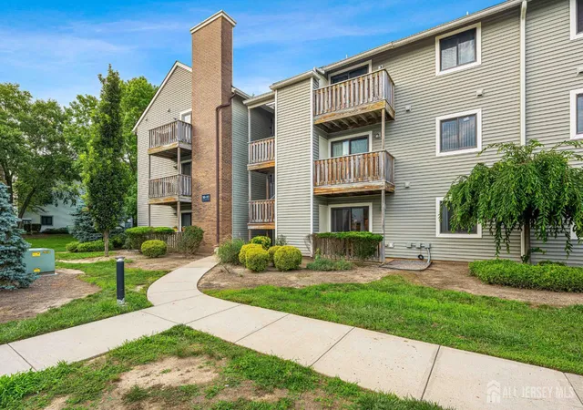 3rd image of 1907 Ravens Crest Dr, Plainsboro, NJ 08536 | MLS# 2700815R