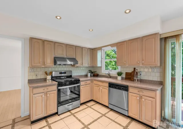 Photo 2 of Single family home for sale at 265 Edlys Ln, North Brunswick, NJ 08902 | MLS# 2617659R | Listing updated on 2026-09-24