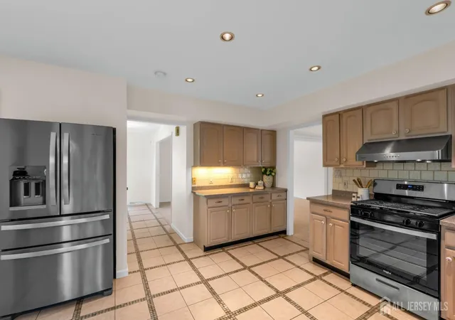 Photo 3 of Single family home for sale at 265 Edlys Ln, North Brunswick, NJ 08902 | MLS# 2617659R | Listing updated on 2026-09-24