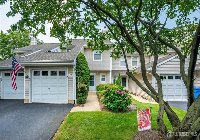 1st image of 10 Woodmere Dr, Parlin, NJ 08859 | MLS# 2701963R
