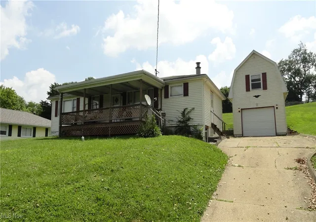 Photo 2 of Single family home for sale at 1788 Rolling Acres Rd, New Cumberland, WV 26047 | MLS# 5061771 | Listing updated on 2026-08-17