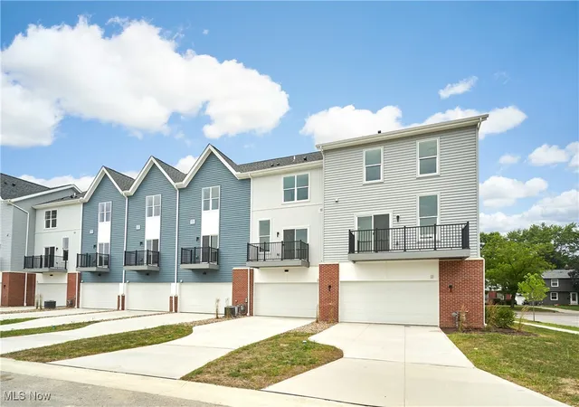 Homes for sale in Akron, OH | 600 Mull Ave #10, Akron, OH 44313 | MLS# 5087680
