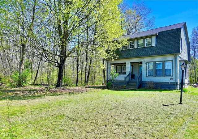 Photo 2 of Single family home for sale at 363 Maple Dr, Youngstown, OH 44514 | MLS# 5118220 | Listing updated on 2026-07-09