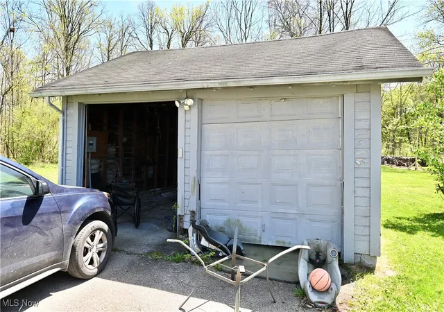 Photo 4 of Single family home for sale at 363 Maple Dr, Youngstown, OH 44514 | MLS# 5118220 | Listing updated on 2026-07-09