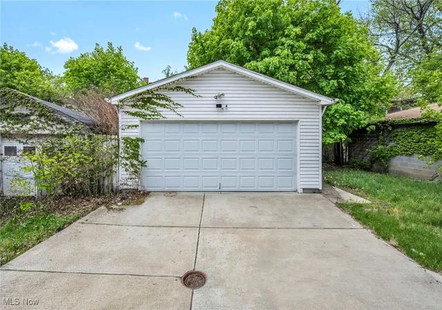Photo 4 of Sale Pending at 634 E 117th Street, Cleveland, OH 44108 | MLS# 5119781 | Listing updated on 2025-11-18