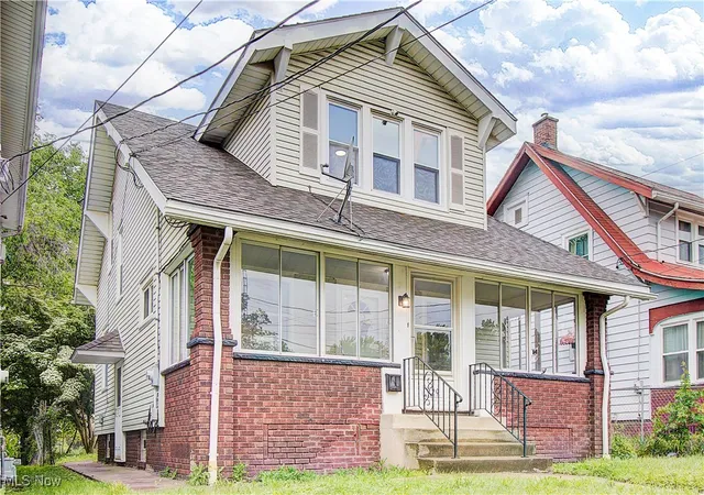 Photo 2 of Sale Pending at 929 Wertz Ave Sw, Canton, OH 44710 | MLS# 5119613 | Listing updated on 2025-11-14