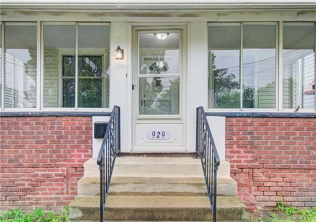Photo 3 of Sale Pending at 929 Wertz Ave Sw, Canton, OH 44710 | MLS# 5119613 | Listing updated on 2025-11-14