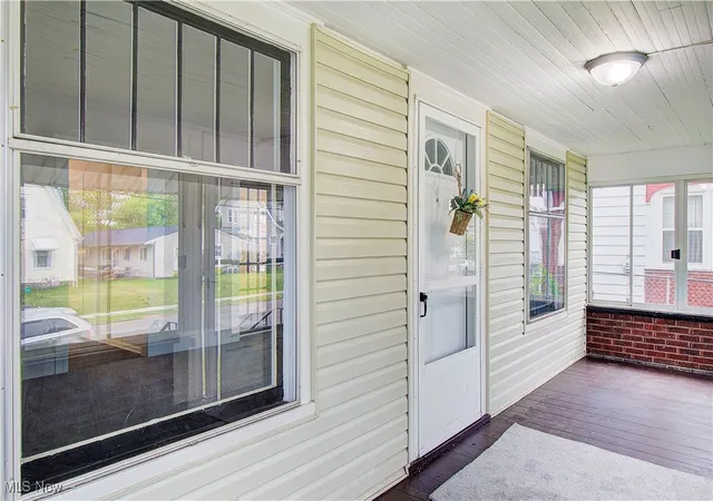 Photo 3 of Sale Pending at 929 Wertz Ave SW, Canton, OH 44710 | MLS# 5119613 | Listing updated on 2025-11-14