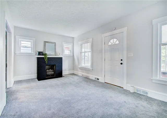 Photo 4 of Sale Pending at 929 Wertz Ave SW, Canton, OH 44710 | MLS# 5119613 | Listing updated on 2025-11-14