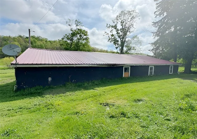 3rd image of 4308 Flat Rd Se, Uhrichsville, OH 44683 | MLS# 5120903