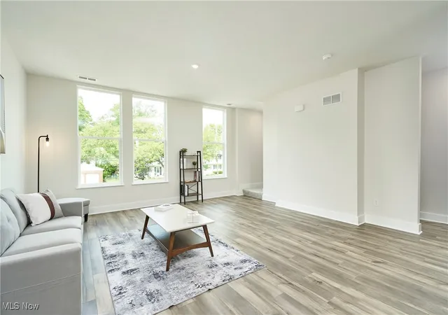 4th image of 606 Mull Ave #13, Akron, OH 44313 | MLS# 5130439