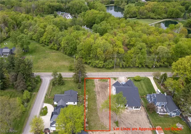 4th image of 15813 Hemlock Rd, Chagrin Falls, OH 44022 | MLS# 5132461
