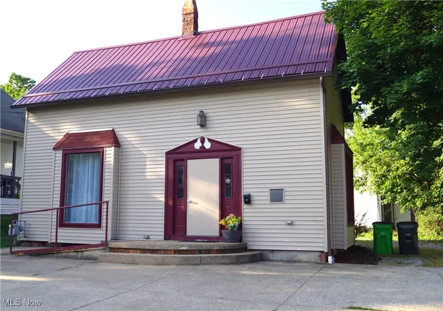 2nd image of 208 2nd St Sw, Carrollton, OH 44615 | MLS# 5138749
