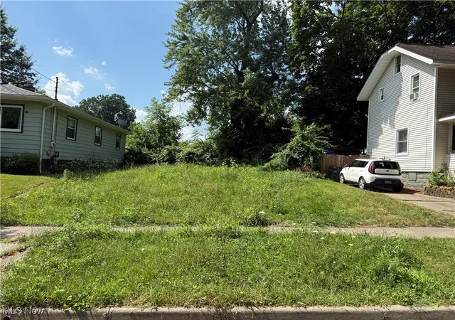 4th image of 1874 Adelaide Blvd, Akron, OH 44305 | MLS# 5135490