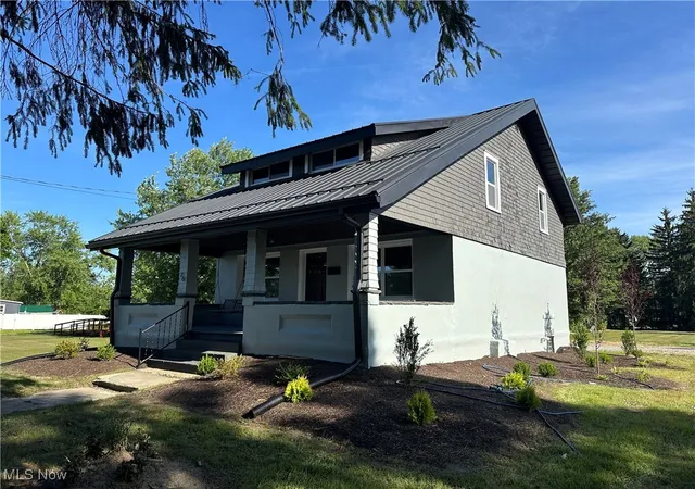 Photo 3 of Single family home for sale at 26 E Satin St, Jefferson, OH 44047 | MLS# 5138230 | Listing updated on 2025-11-18