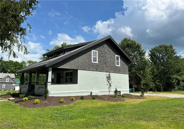 Photo 3 of Single family home for sale at 26 E Satin St, Jefferson, OH 44047 | MLS# 5138230 | Listing updated on 2025-11-18