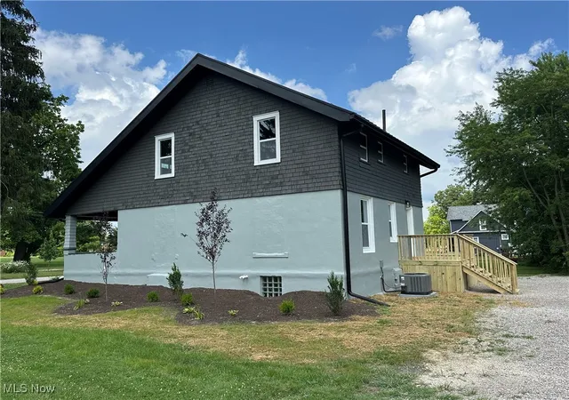 Photo 4 of Single family home for sale at 26 E Satin St, Jefferson, OH 44047 | MLS# 5138230 | Listing updated on 2025-11-18