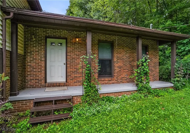 Homes for sale in Mogadore, OH | 1660 Martin Rd, Mogadore, OH 44260 | MLS# 5140333