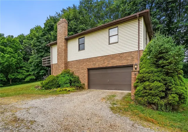 Homes for sale in Mogadore, OH | 1660 Martin Rd, Mogadore, OH 44260 | MLS# 5140333