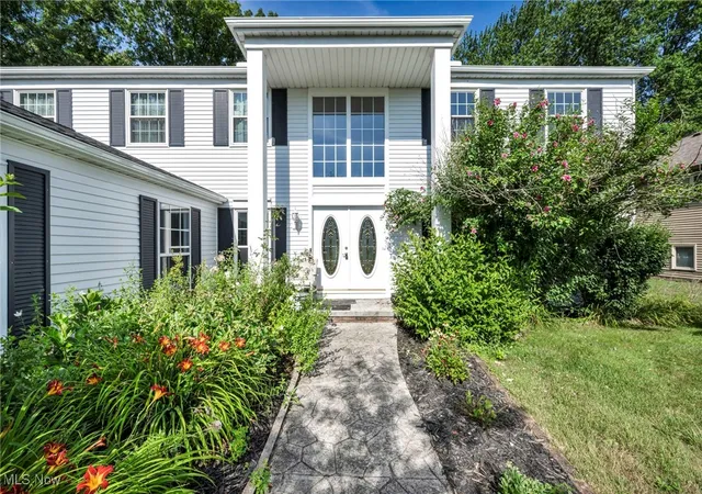 2nd image of 3844 Woodpath Trl, Westlake, OH 44145 | MLS# 5127522