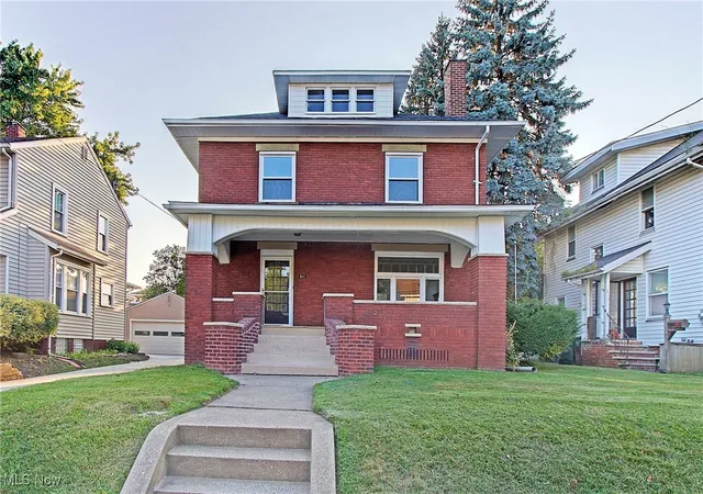 Photo 1 of Single family home for sale at 811 Broad Ave Nw, Canton, OH 44708 | MLS# 5146913 | Listing updated on 2025-11-14