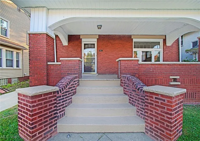 Photo 3 of Single family home for sale at 811 Broad Ave Nw, Canton, OH 44708 | MLS# 5146913 | Listing updated on 2025-11-14