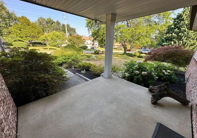 Photo 2 of Single family home for sale at 5785 Royal Dr, Willoughby, OH 44094 | MLS# 5144405 | Listing updated on 2025-11-18
