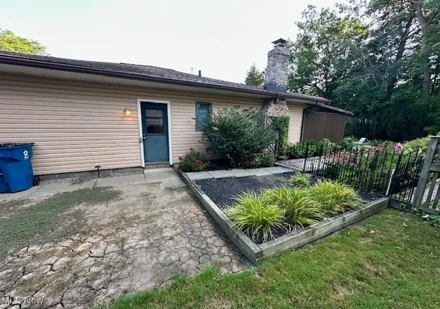 Photo 3 of Single family home for sale at 5785 Royal Dr, Willoughby, OH 44094 | MLS# 5144405 | Listing updated on 2025-11-18