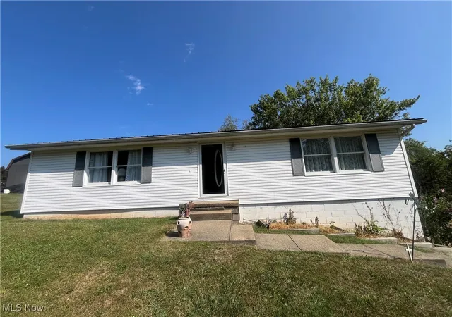 Photo 2 of Single family home for sale at 3845 Holbein Dr, Zanesville, OH 43701 | MLS# 5147702 | Listing updated on 2026-06-16