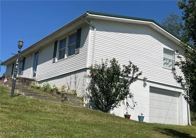 Photo 3 of Single family home for sale at 3845 Holbein Dr, Zanesville, OH 43701 | MLS# 5147702 | Listing updated on 2026-06-16