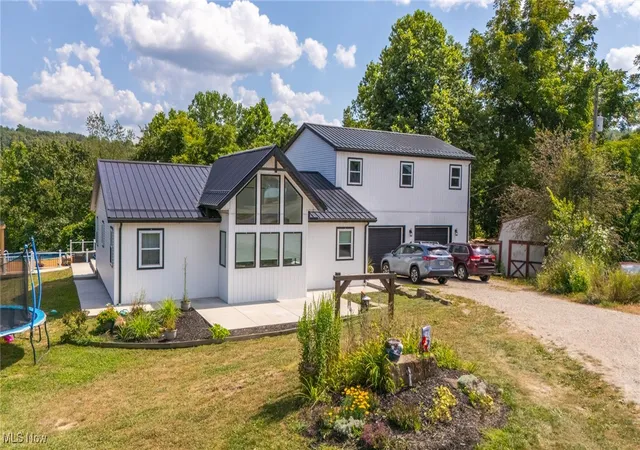 Photo 1 of Single family home for sale at 47002 Columbia Hl Rd, Saint Clairsville, OH 43950 | MLS# 5148223 | Listing updated on 2025-11-18