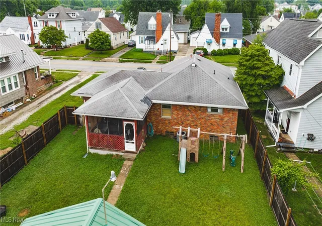 Photo 2 of Single family home for sale at 1200 Lakeview Dr, Parkersburg, WV 26104 | MLS# 5148297 | Listing updated on 2025-11-18