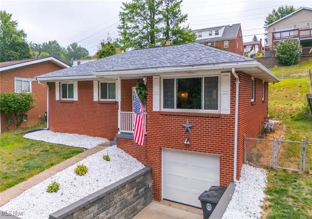 Photo 3 of Single family home for sale at 220 Bryden Rd, Steubenville, OH 43953 | MLS# 5148046 | Listing updated on 2025-11-18