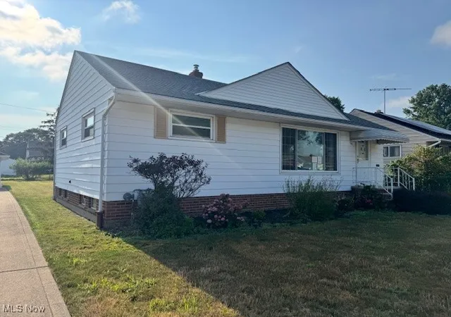Homes for sale in Willowick, OH | 701 E 315th St, Willowick, OH 44095 | MLS# 5149643