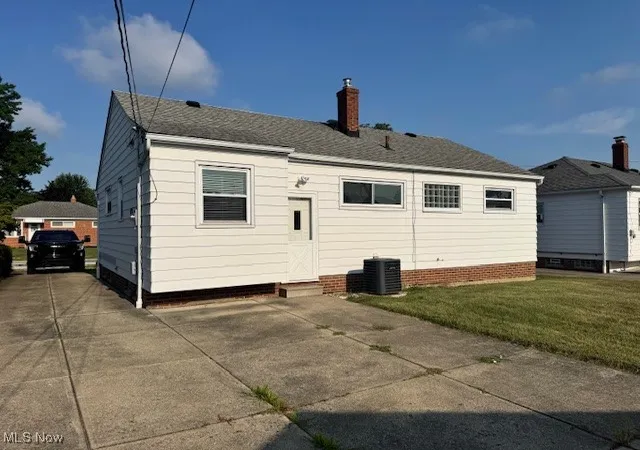 Homes for sale in Willowick, OH | 701 E 315Th St, Willowick, OH 44095 | MLS# 5149643