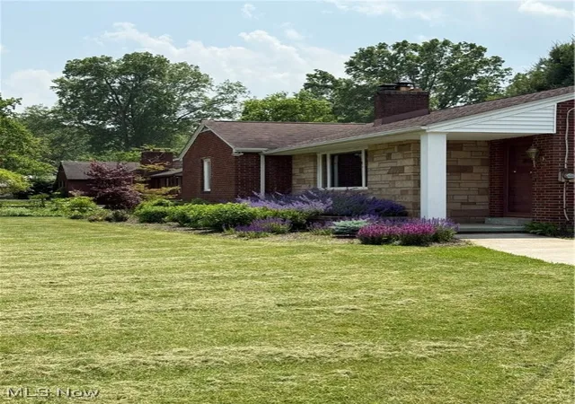 Photo 3 of Sale Pending at 3315 Broadhaven Ave Nw, Massillon, OH 44646 | MLS# 5152083 | Listing updated on 2025-11-18