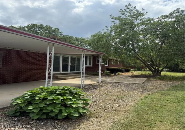 Photo 3 of Sale Pending at 3315 Broadhaven Ave Nw, Massillon, OH 44646 | MLS# 5152083 | Listing updated on 2025-11-18