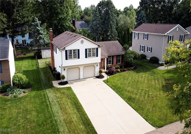 Photo 2 of Single family home for sale at 7995 Woodrush Dr Nw, North Canton, OH 44720 | MLS# 5134219 | Listing updated on 2025-11-18
