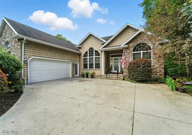 3rd image of 1437 Lake Vue Dr, Roaming Shores, OH 44085 | MLS# 5150387