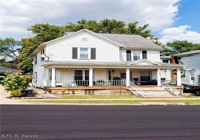 Homes for sale in Uhrichsville, OH | 113 E 4th St, Uhrichsville, OH 44683 | MLS# 5153762